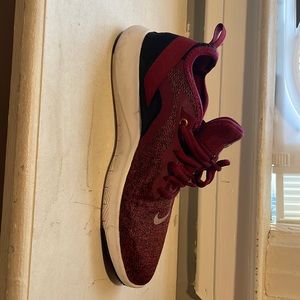 Hi! I am selling these sneakers!